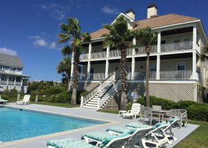 Isle of palms vacation home and pool