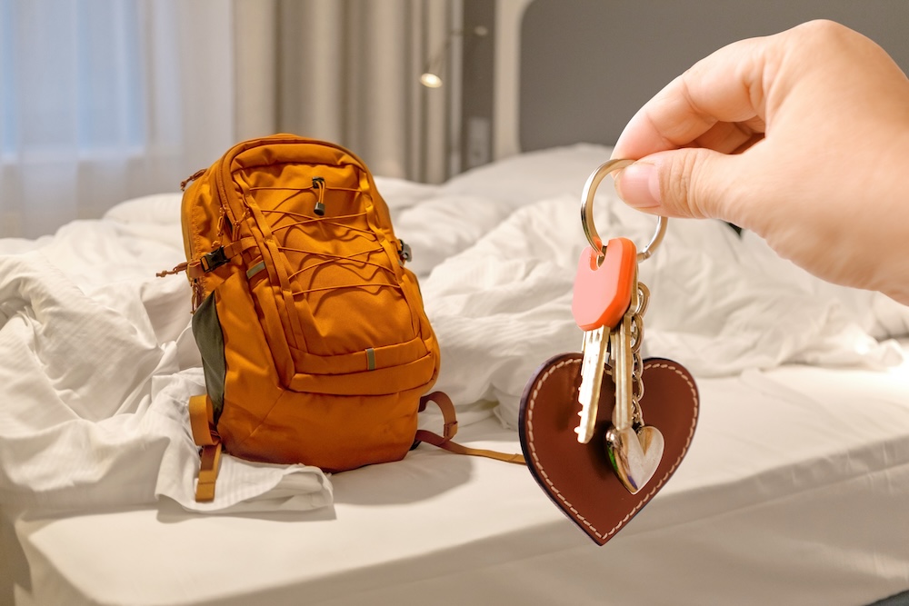 hand holding hotel room keys
