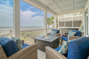 vacation rental porch and firepit