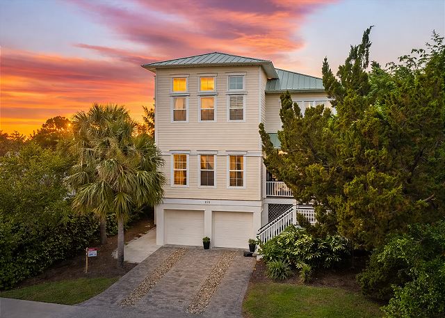 An outside look at rental property 409 Carolina.