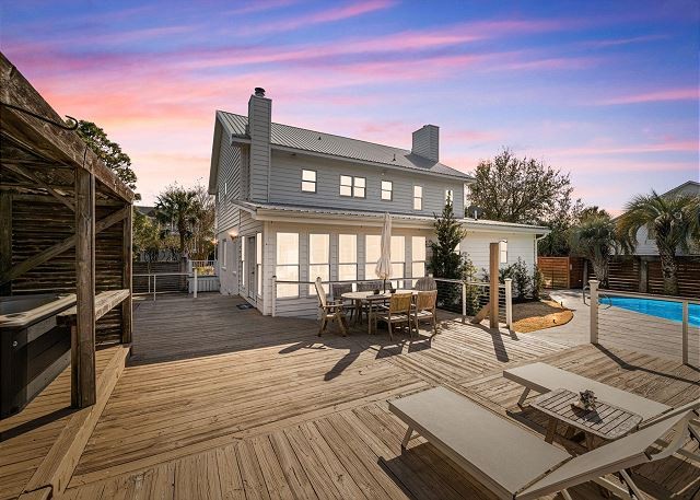 2201 Palm / The Surf Shack / Pool / Hot Tub